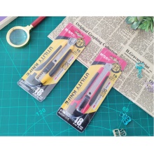 晨光(M&G)文具18mm大号美工刀 裁纸刀自动锁壁纸刀(刀把内含刀片) 单个装颜色随机ASS91315